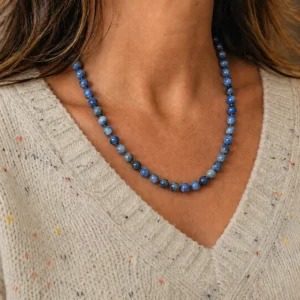 Colar cianita azul bola 8mm natural em bolas utilizado no pescoço.