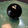 Esfera obsidiana negra natural polida com 5 cm de diâmetro.