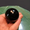Esfera obsidiana negra natural polida de 5 cm.