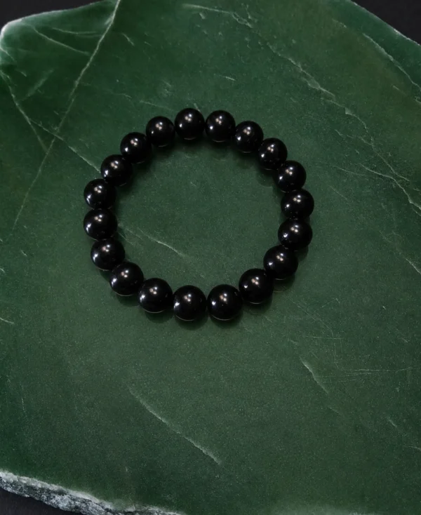 Pulseira Azeviche bola 10mm confeccionada com esferas naturais de azeviche.