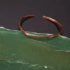 Pulseira de Cobre Lisa ajustável com acabamento polido.